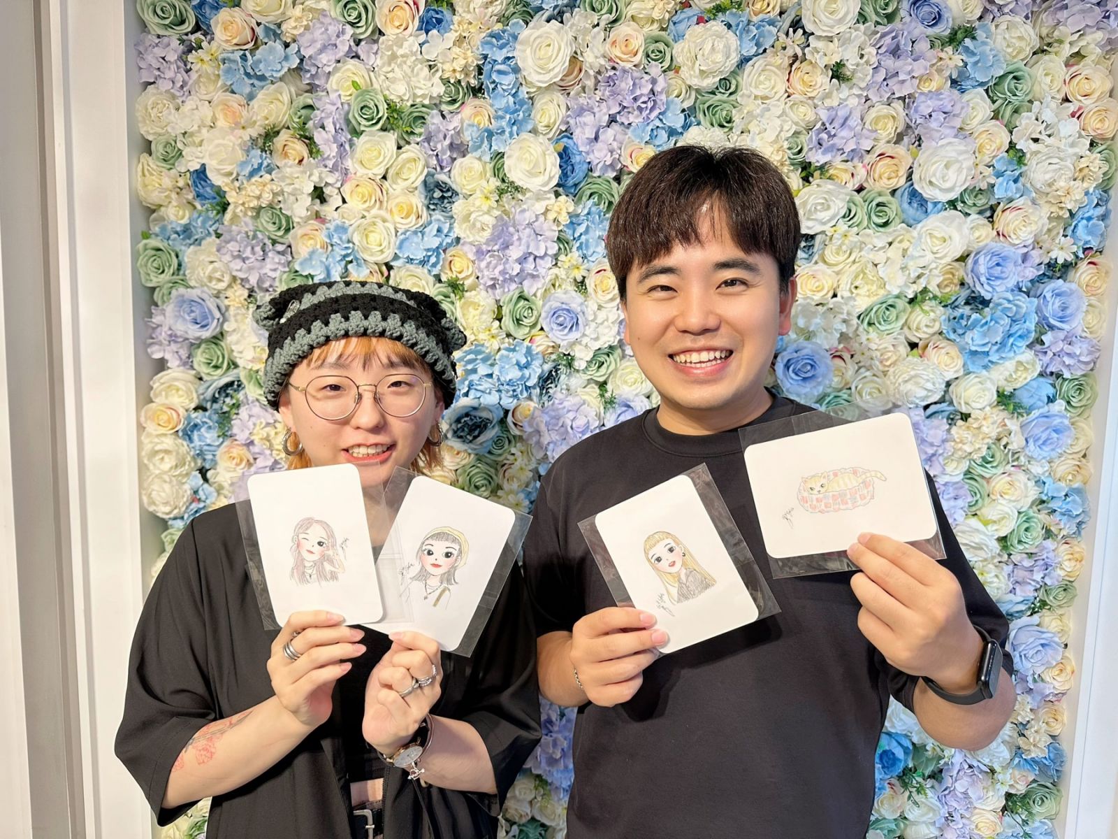 婚禮色鉛筆畫家與完成作品合影